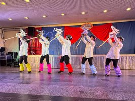 Der FKK-Zirkus hat zwar keine Pferde, dafür aber Steckenpferde