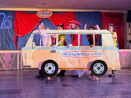Unsere Zirkus-Truppe war gerade noch in Cannes, Paris, Nizza